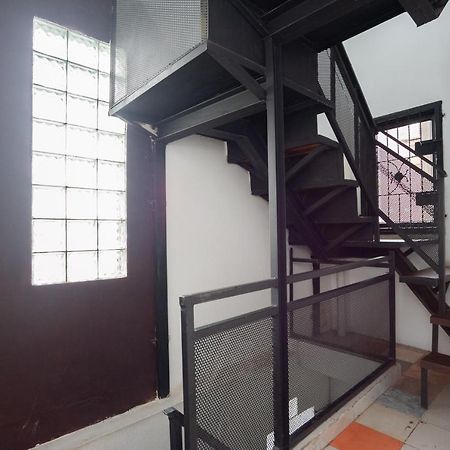 ホテル Reddoorz At Jalan Bangau パレンバン エクステリア 写真